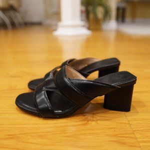 BRAND NEW IN BOX - Rilista Shoes - Size 6.5 - Black